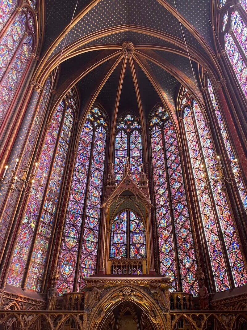 内部から見たサントシャペル