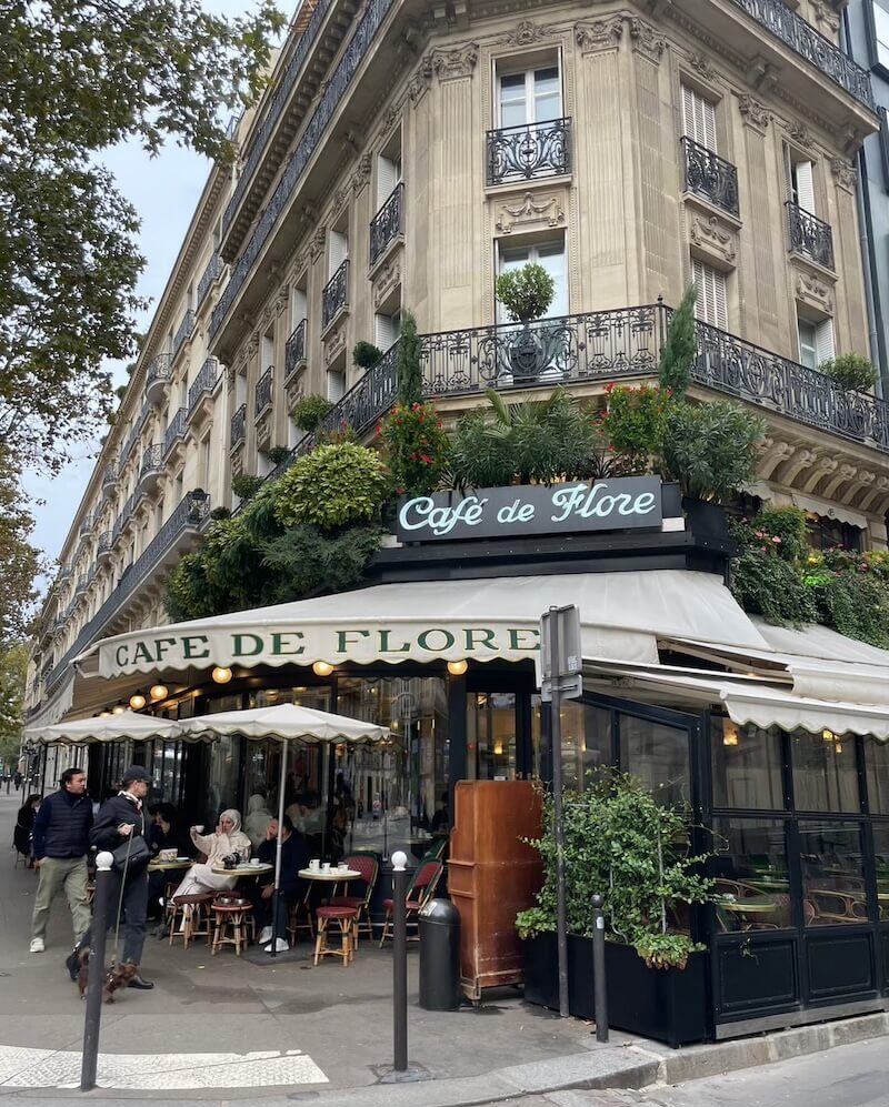 人気のある老舗店カフェドフロール