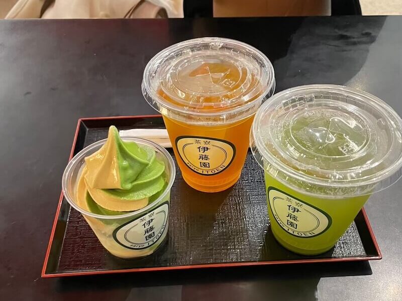 羽田空港で味わう伊藤園のお茶とアイス