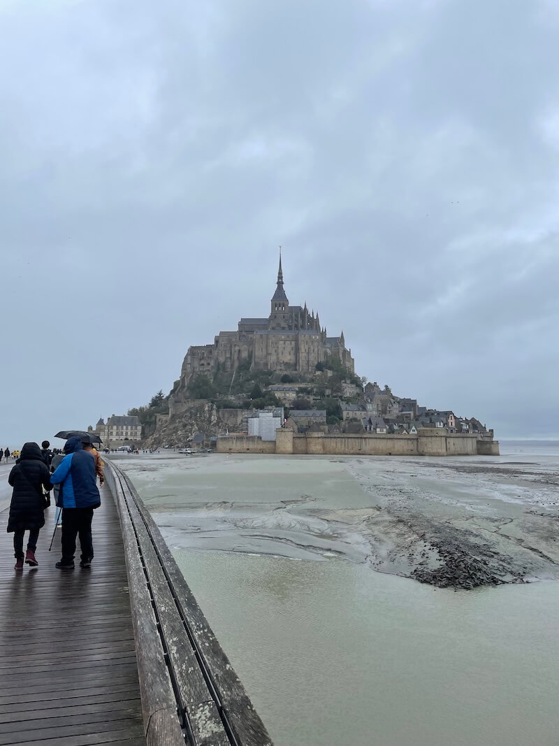 遠くから見たモン・サン・ミシェル