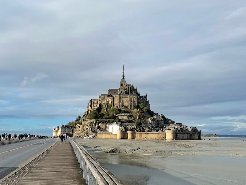 日に当たるモン・サン・ミシェル