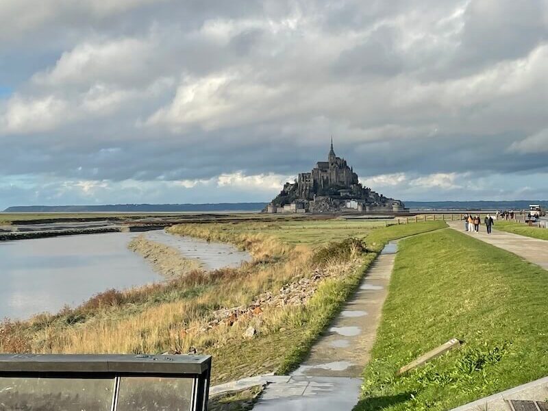 駐車場から眺めるモン・サン・ミシェル