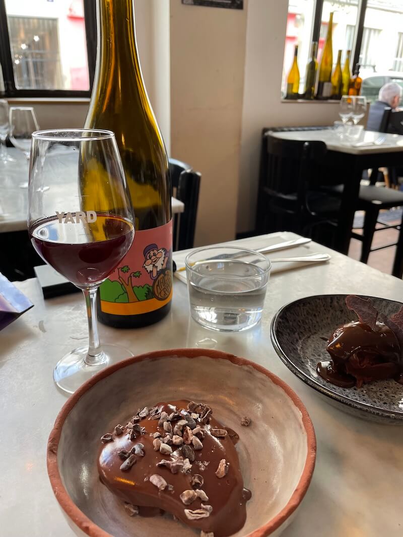 赤ワインとチョレートのデザート