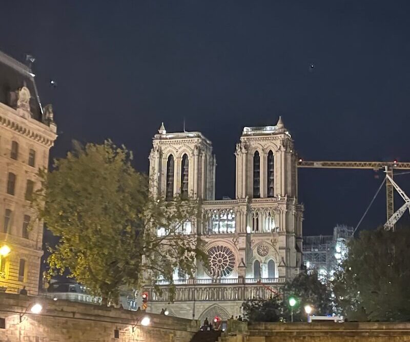 クルージングで眺めたノートルダム